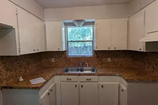 215 Blackshear St, Tomball, TX 77375 - Photo 3