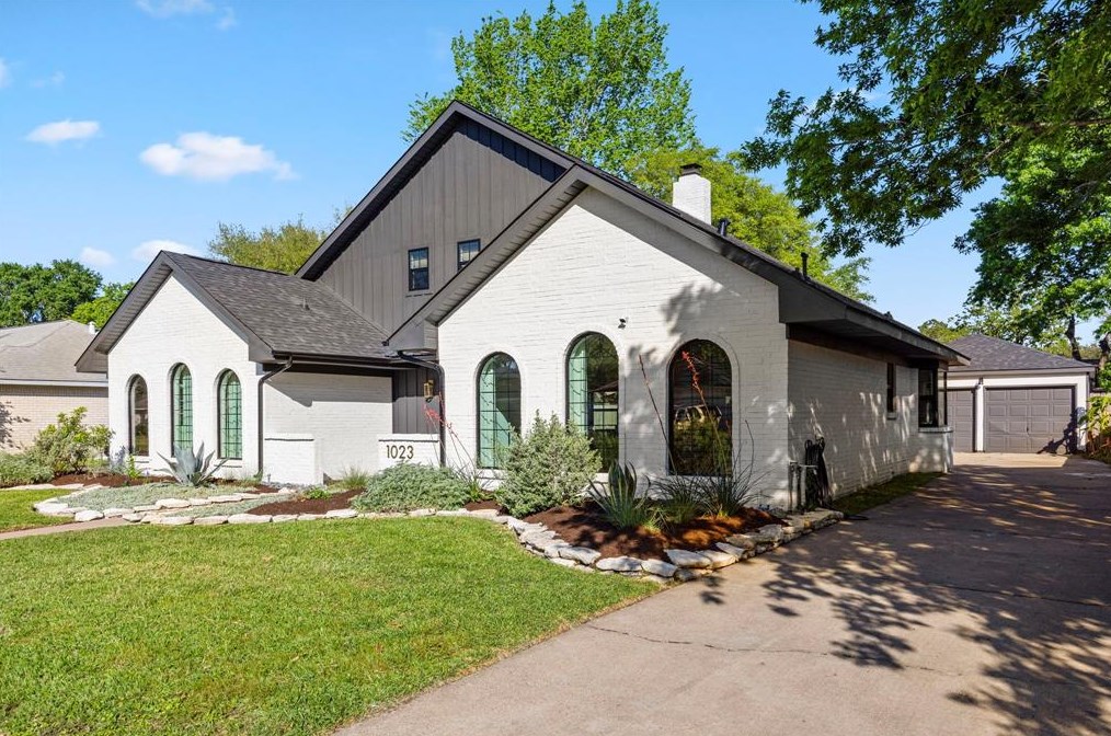 1023 Festival Dr, Houston TX  77062-4401 exterior