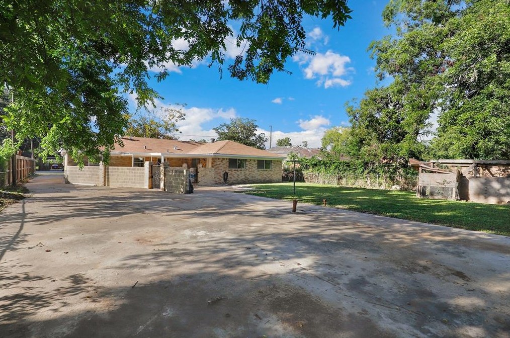 509 Witcher Ln, Houston TX  77076-4719 exterior