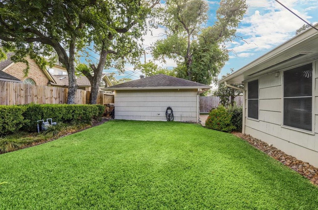 6231 Wickersham Ln, Houston TX  77056-4031 exterior