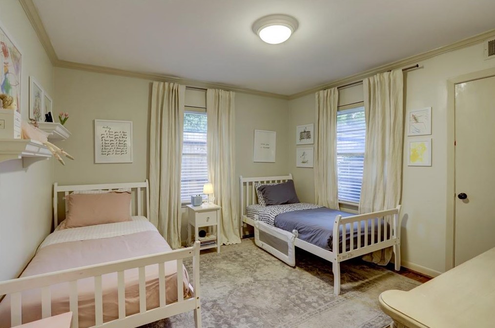 6231 Wickersham Ln, Houston TX  77056-4031 exterior