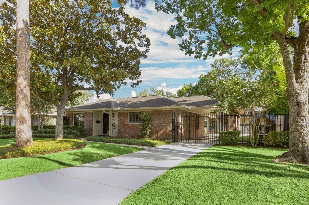 6231 Wickersham Ln, Houston TX  77056-4031 exterior