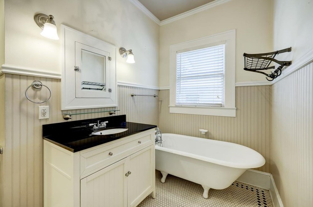 815 Rdg, Houston TX  77009-7309 exterior