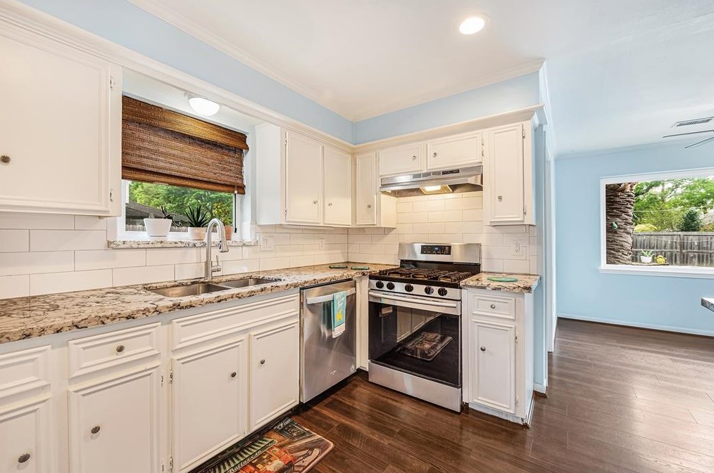 12414 Briar Frst Dr, Houston TX  77077-2932 exterior
