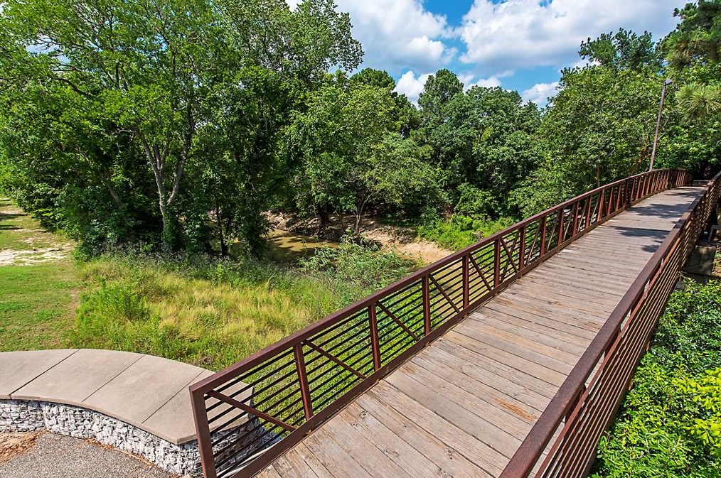 12414 Briar Frst Dr, Houston TX  77077-2932 exterior