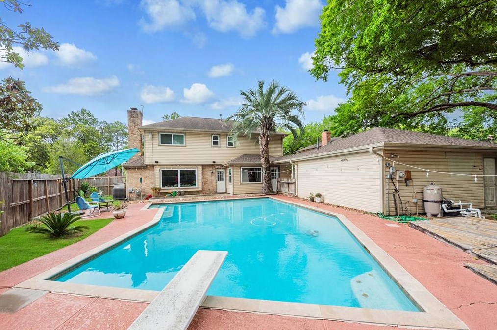12414 Briar Frst Dr, Houston TX  77077-2932 exterior