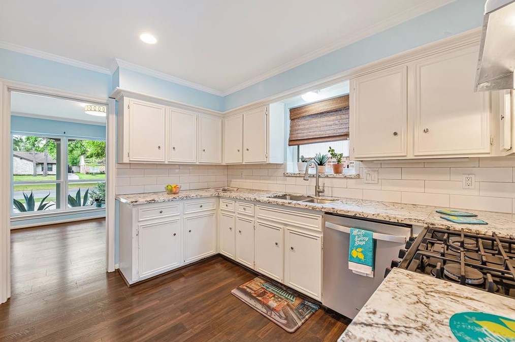 12414 Briar Frst Dr, Houston TX  77077-2932 exterior