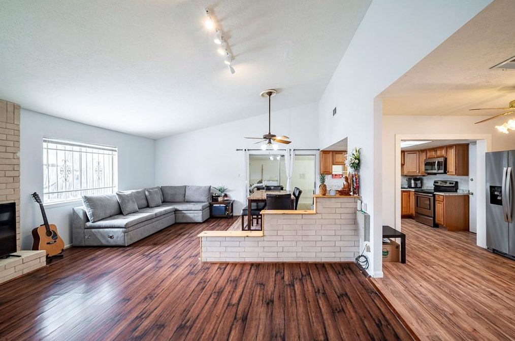 11515 Bellfort Ave, Houston TX  77099 exterior