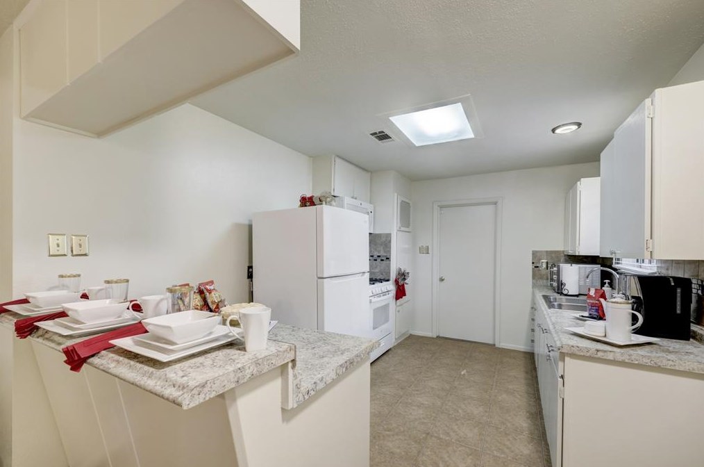5118 Heathercrest St, Houston TX  77045-5226 exterior
