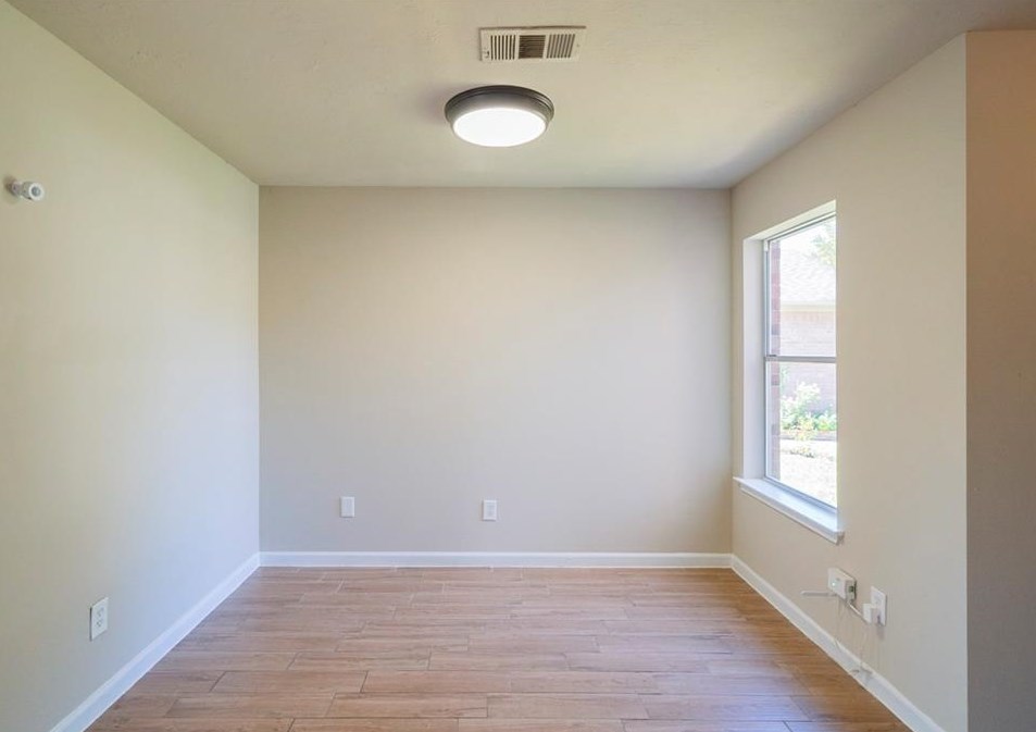 5811 Tidewater, Houston TX  77045-4000 exterior