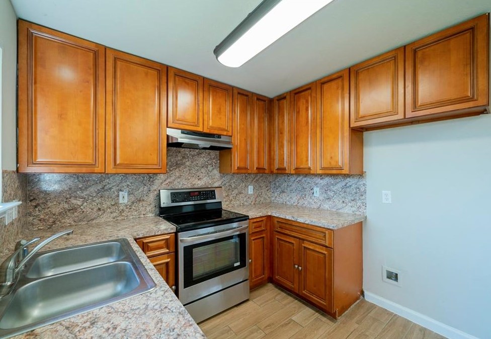 5811 Tidewater, Houston TX  77045-4000 exterior