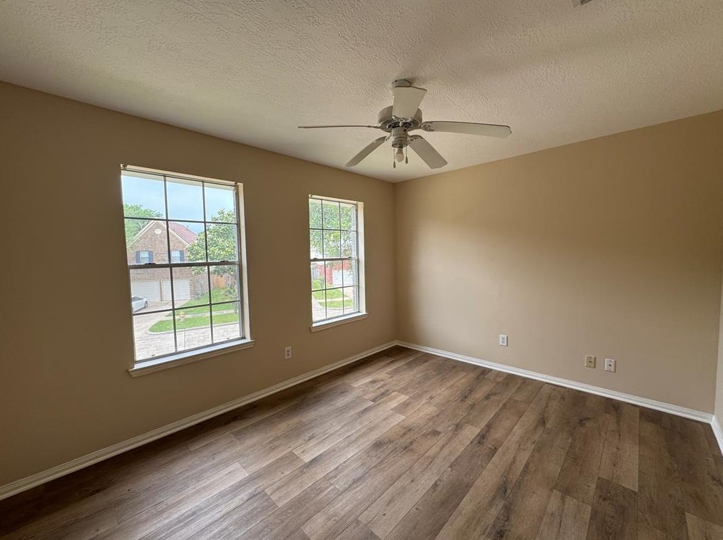 1809 Greenfield Dr, Richmond TX 77471-5590 exterior