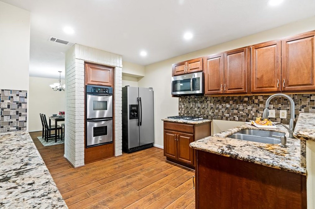3314 Westwick Dr, Houston TX  77082-2221 exterior