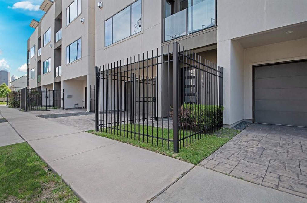 1409 Hickory St, Houston TX  77007-6231 exterior