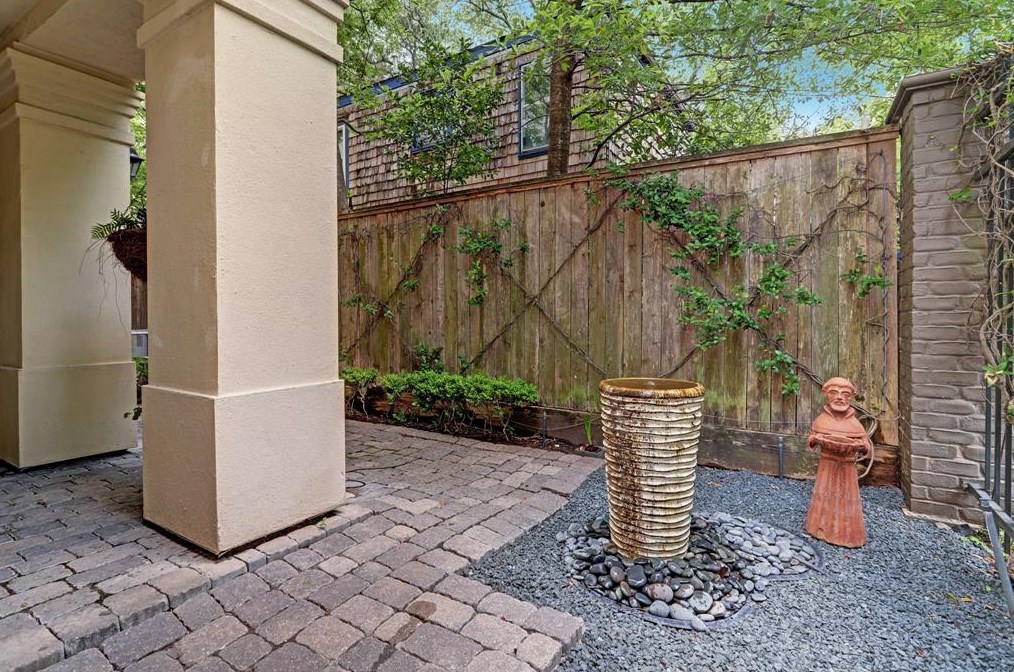 5411 Ashby St, Houston TX  77005-1723 exterior