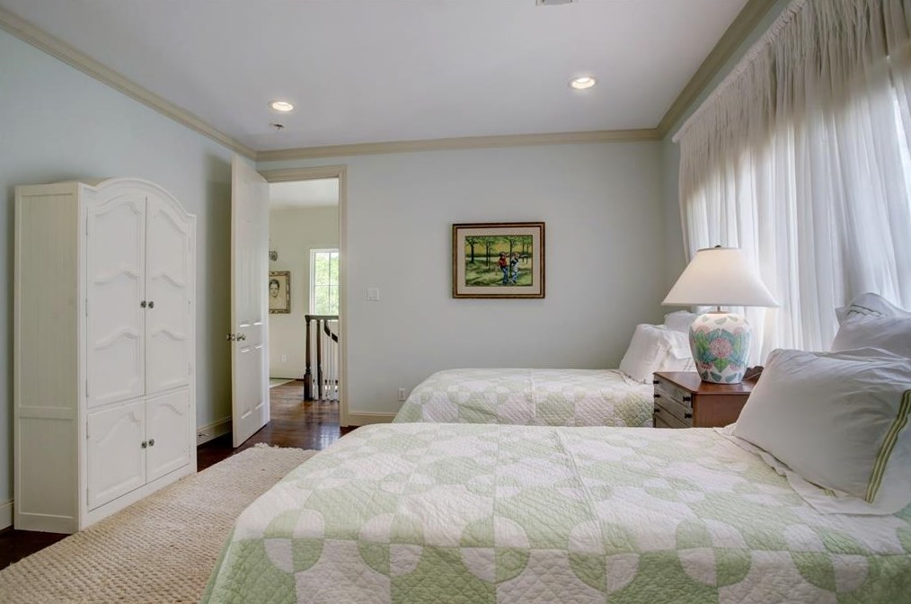 5411 Ashby St, Houston TX  77005-1723 exterior