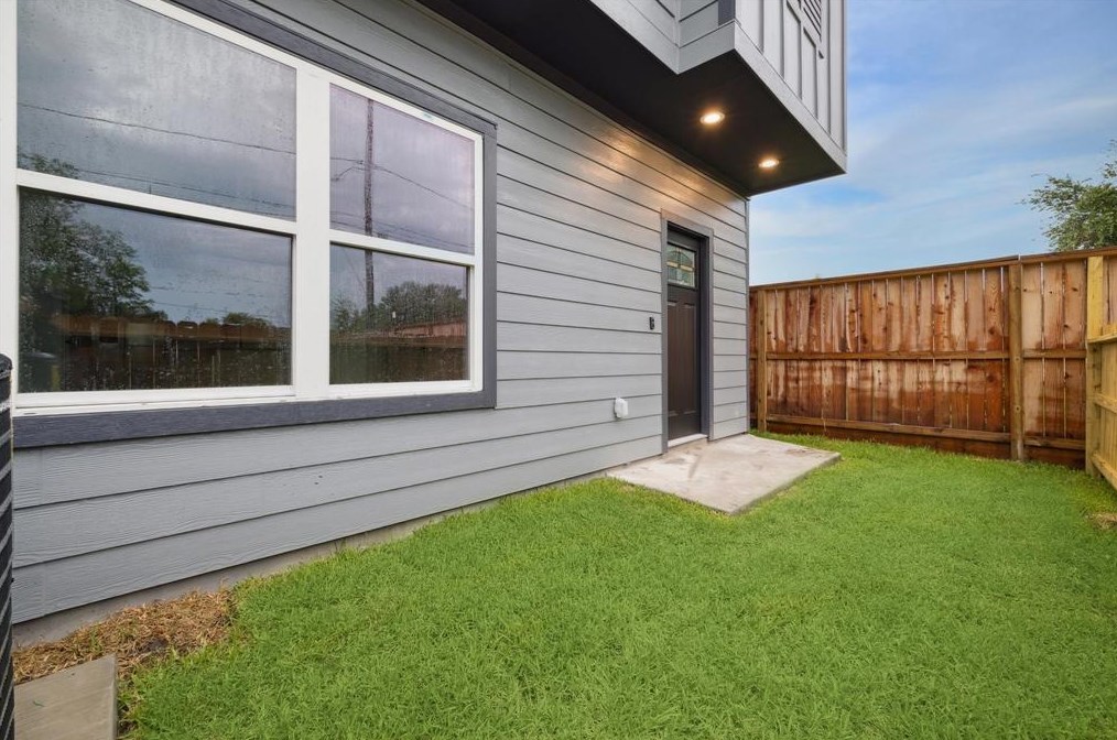 978 Marjorie St, Houston TX  77088-6253 exterior