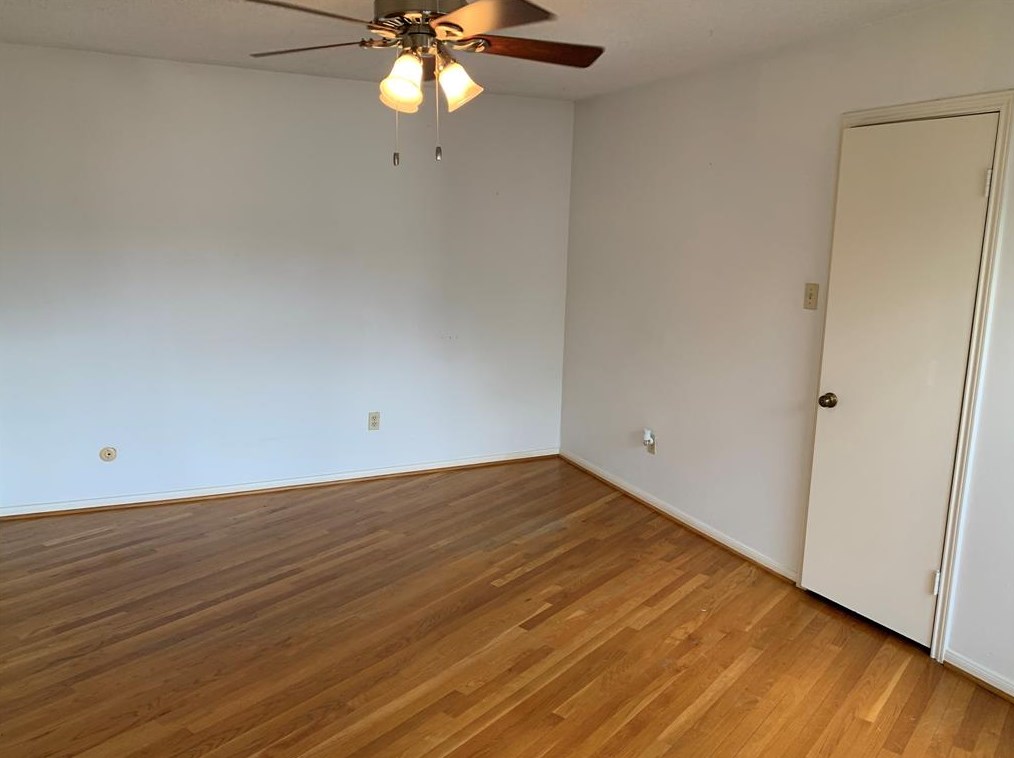1619 Warwickshire Dr, Houston TX  77077-4122 exterior