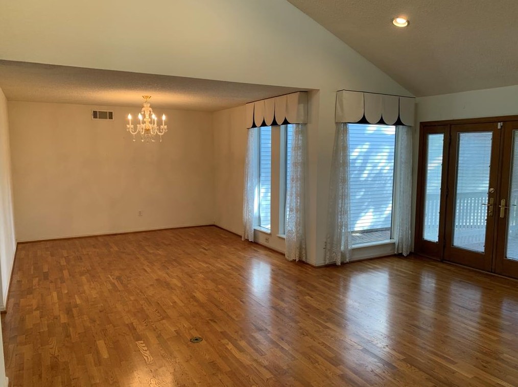 1619 Warwickshire Dr, Houston TX  77077-4122 exterior