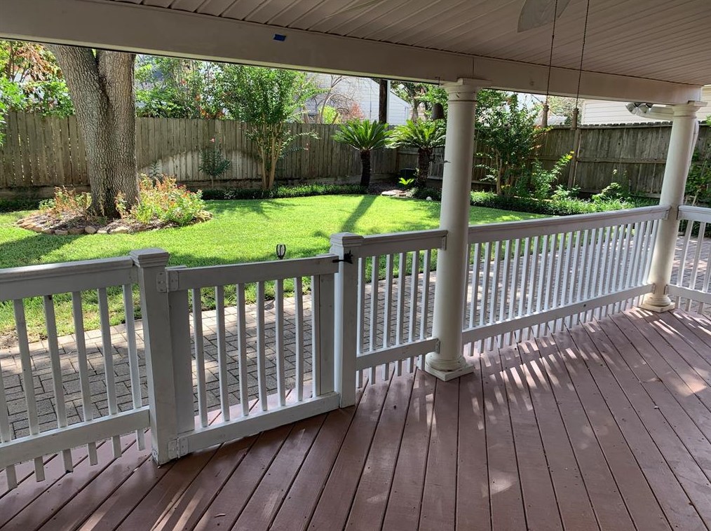 1619 Warwickshire Dr, Houston TX  77077-4122 exterior