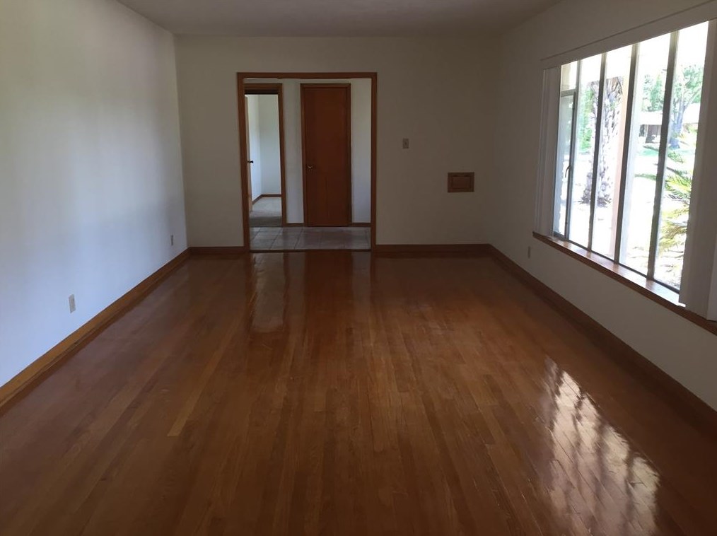 5118 Creekbend Dr, Houston TX  77035-3143 exterior