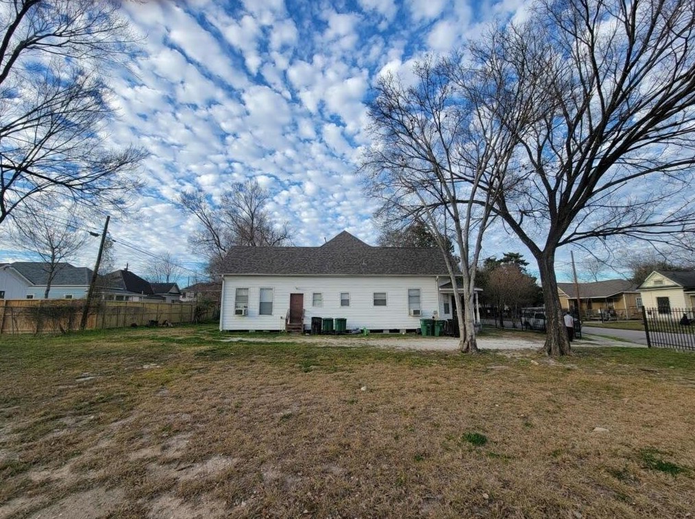 1905 Chapman St, Houston TX  77009-8210 exterior