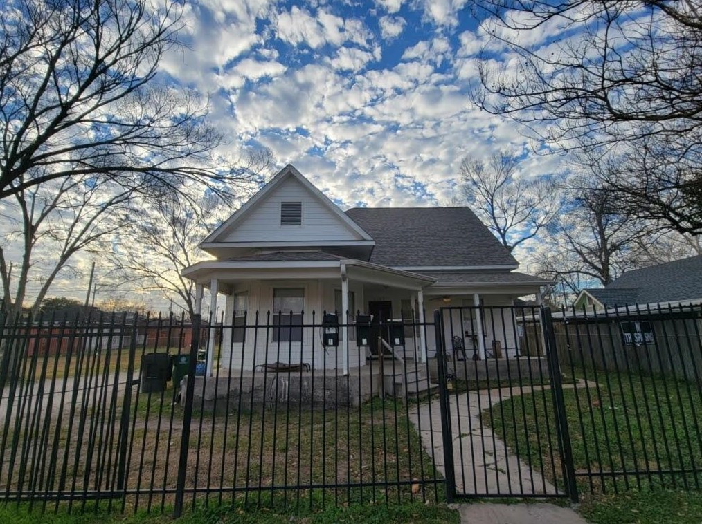 1905 Chapman St, Houston TX  77009-8210 exterior
