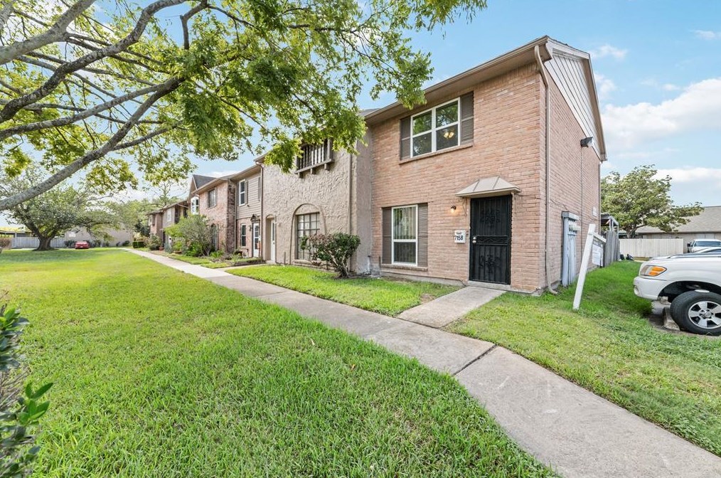 7158 Crownwest St, Houston TX  77072-2213 exterior