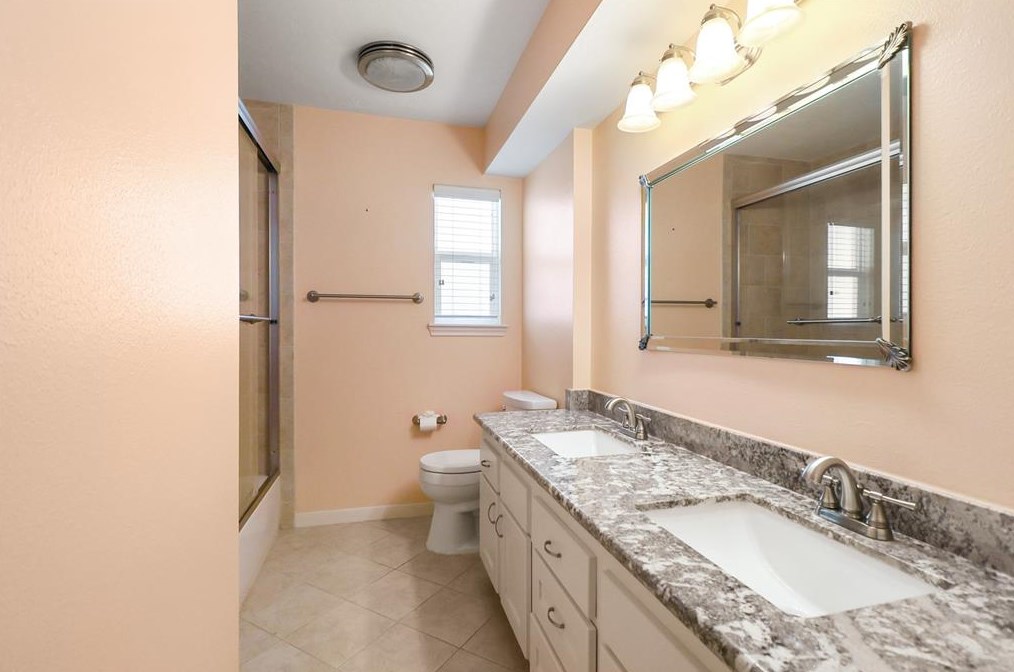 2807 Quincannon Ln, Houston TX 77043-1202 exterior