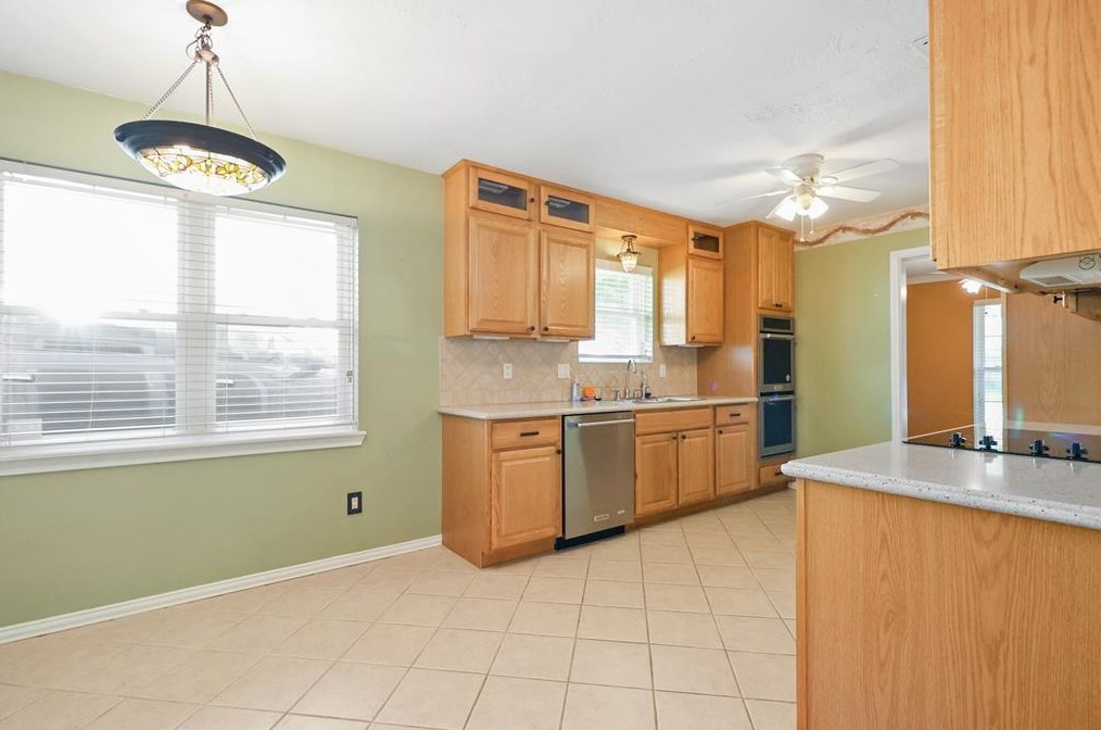 2807 Quincannon Ln, Houston TX 77043-1202 exterior