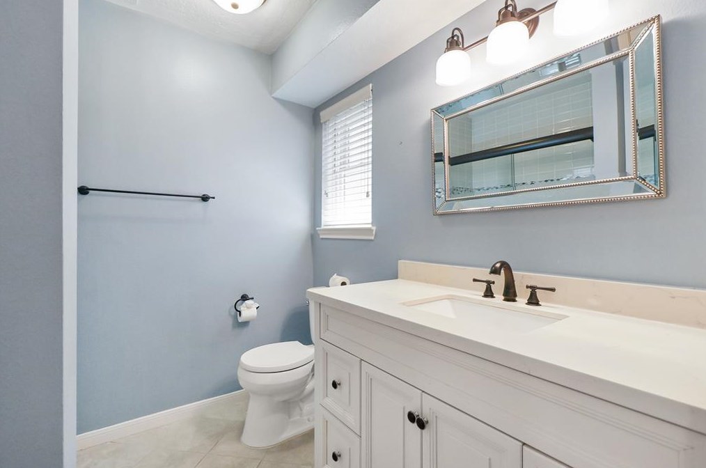 2807 Quincannon Ln, Houston TX 77043-1202 exterior