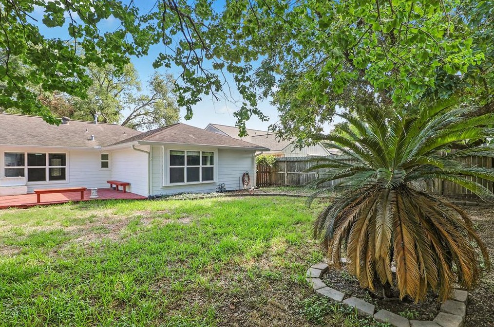 2807 Quincannon Ln, Houston TX 77043-1202 exterior