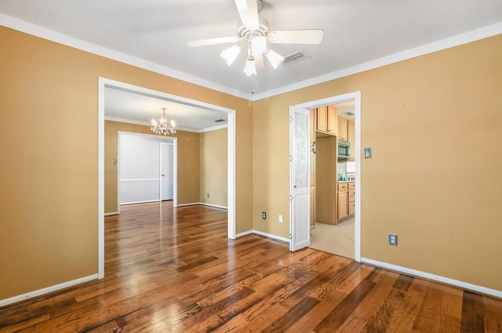 2807 Quincannon Ln, Houston TX 77043-1202 exterior