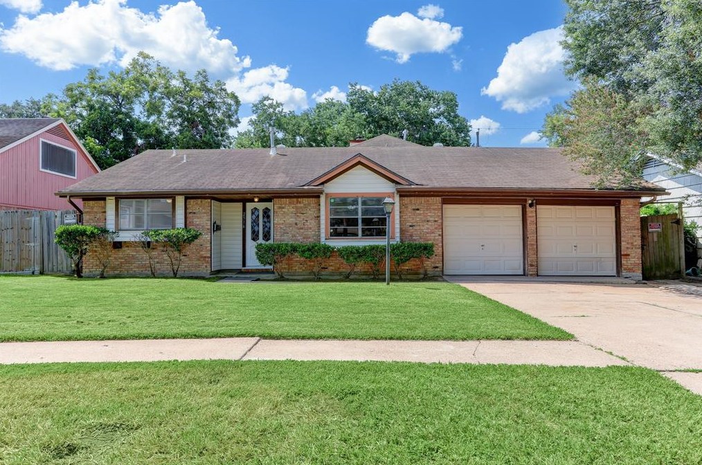 2516 Raspberry Ln, Pasadena TX 77502-5340 exterior