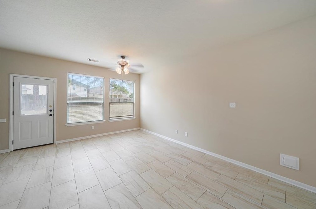 1819 Arbor Gln, Conroe TX  77303-4084 exterior