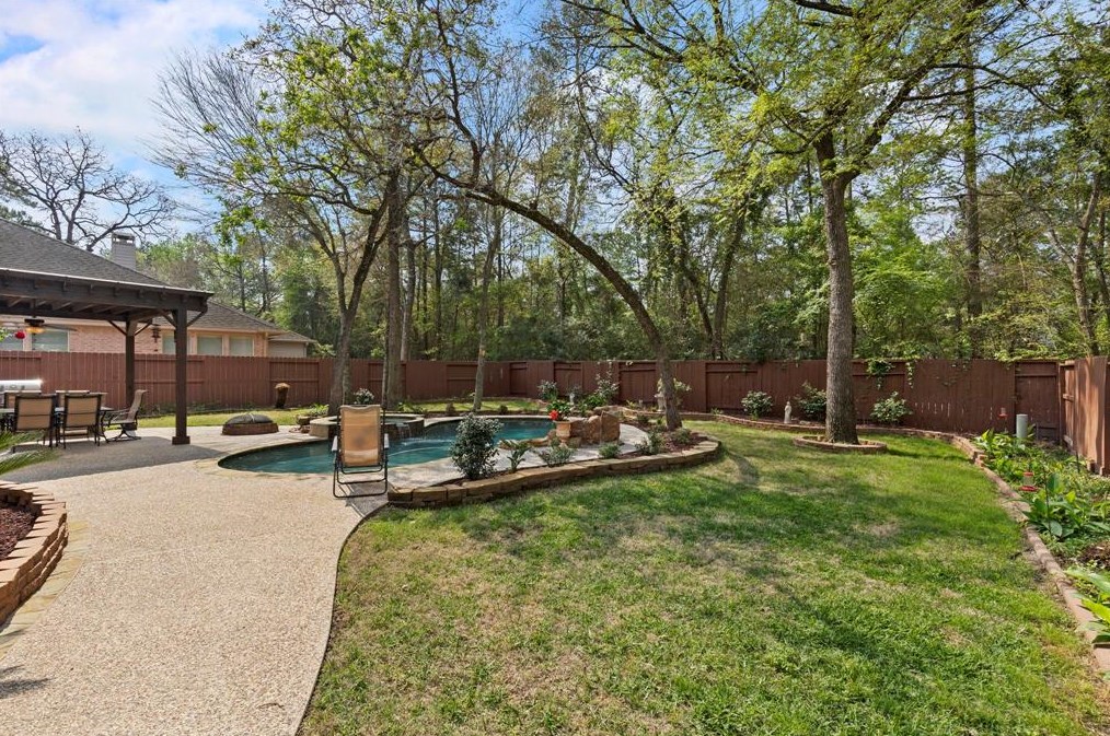 35 Peaceful Cyn Cir, Spring TX 77381-4487 exterior