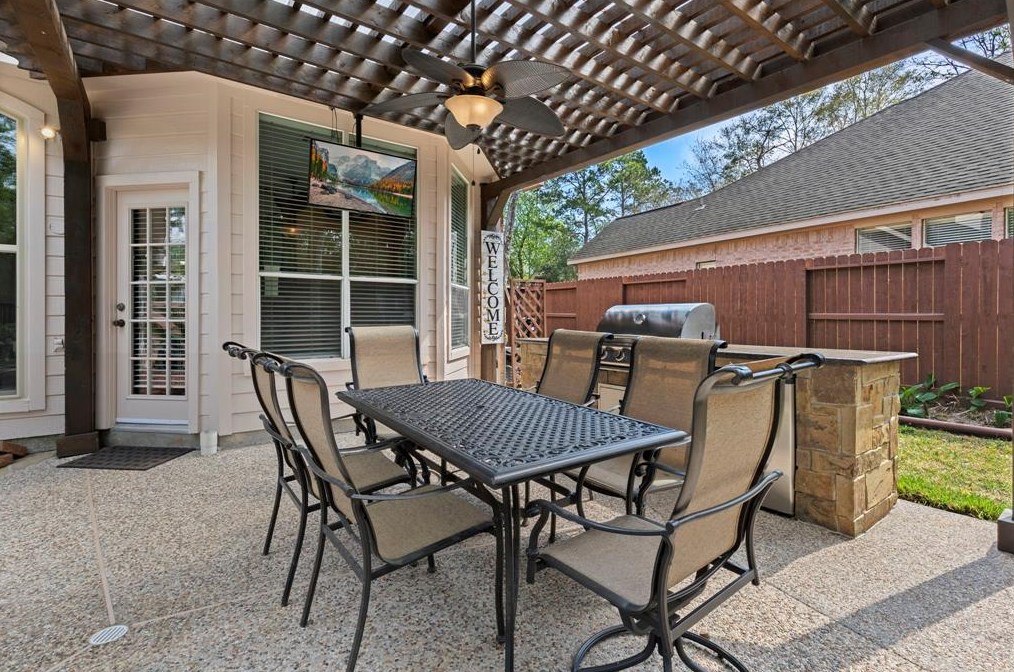 35 Peaceful Cyn Cir, Spring TX 77381-4487 exterior