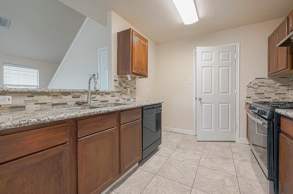 12654 Ashford Riv, Houston TX  77072-5663 exterior