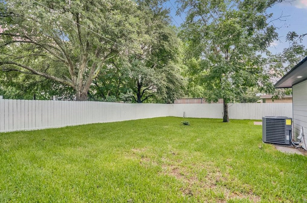 7426 Tetela Dr, Houston TX  77083-3609 exterior
