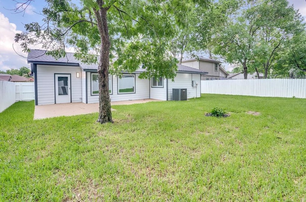 7426 Tetela Dr, Houston TX  77083-3609 exterior