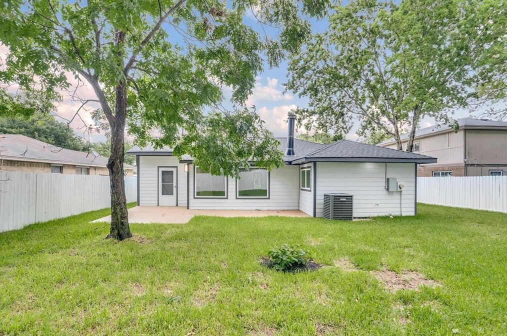 7426 Tetela Dr, Houston TX  77083-3609 exterior