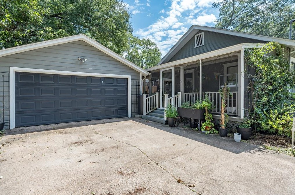 501 9 St, Houston TX  77007-1411 exterior