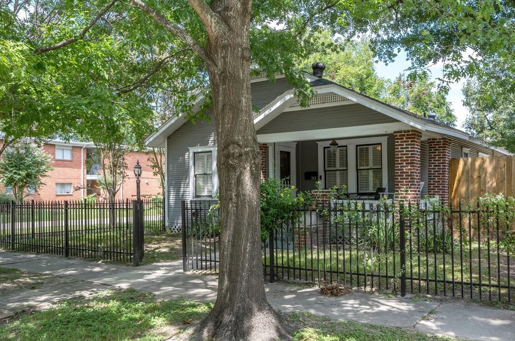 501 9 St, Houston TX  77007-1411 exterior