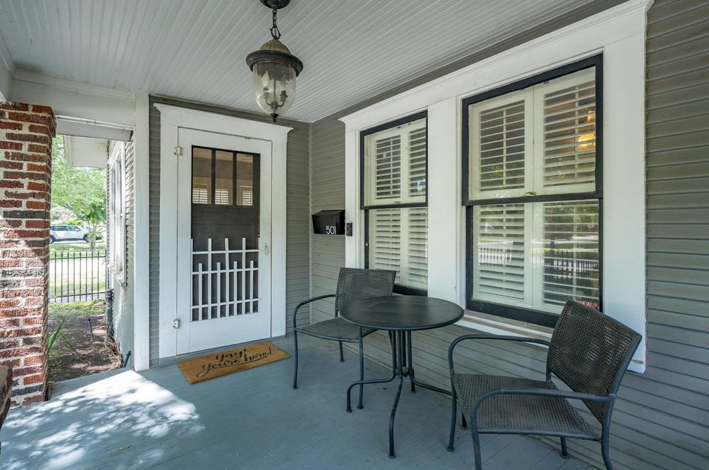501 9 St, Houston TX  77007-1411 exterior