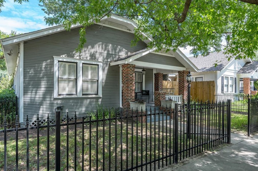 501 9th St, Houston TX  77007-1628 exterior