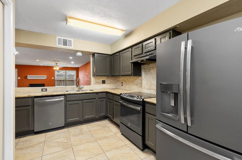 15538 Weldon Dr, Houston TX  77032-2083 exterior