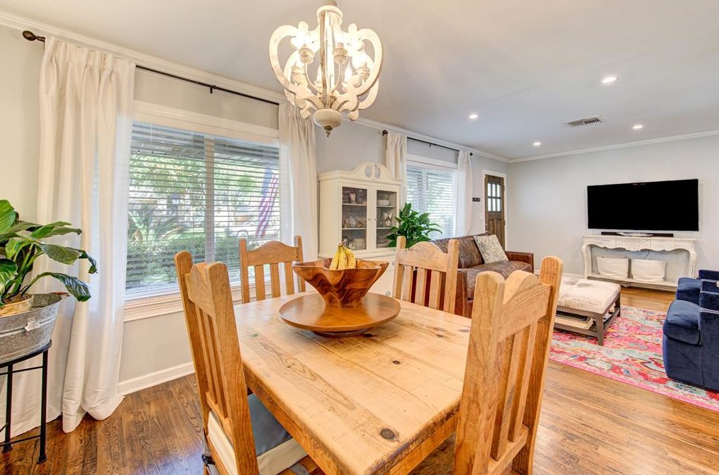 1619 Wakefield Dr, Houston TX  77018-5251 exterior