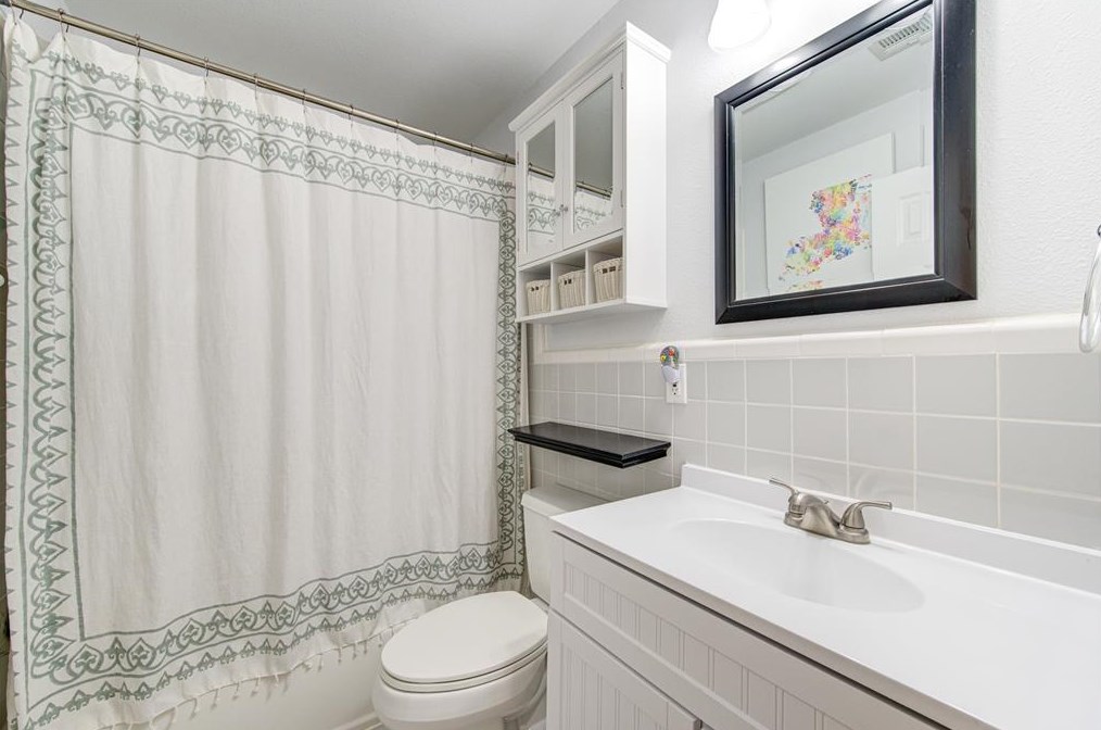 1619 Wakefield Dr, Houston TX  77018-5251 exterior