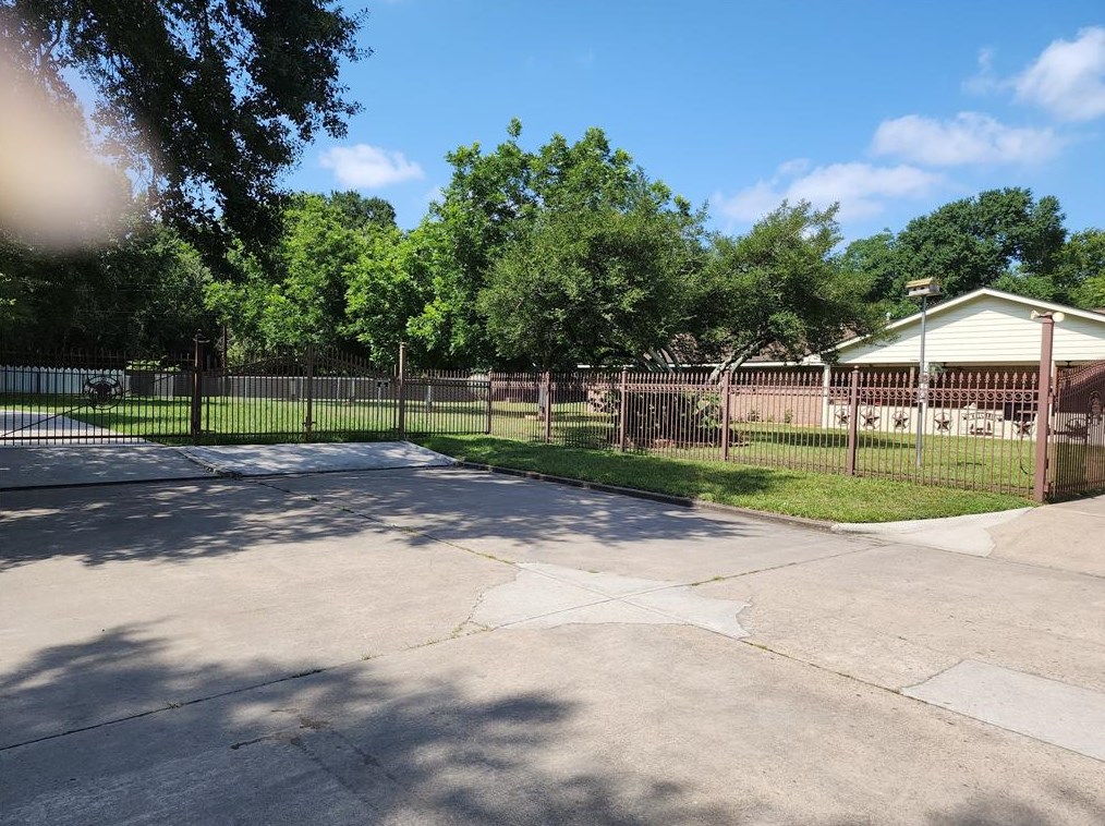 8503 Havner Ct, Houston TX  77039 exterior