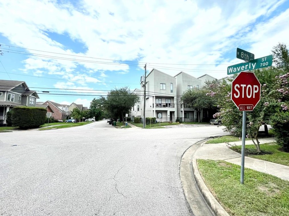 802 Waverly St, Houston TX  77007-1453 exterior